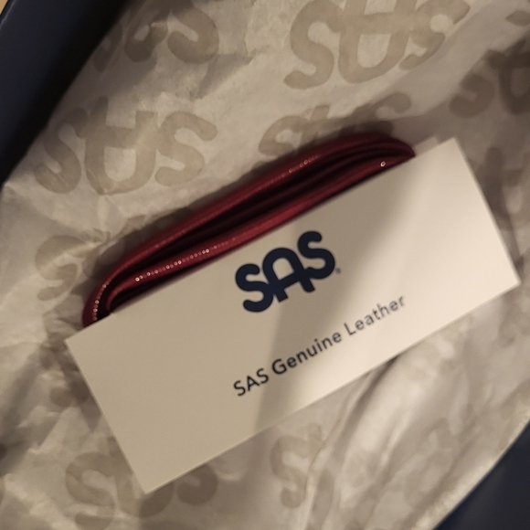 SAS Sporty Lux Trainer Walking Leather Shoe Ruby Perf Size 7 Slim - Picture 10 of 10